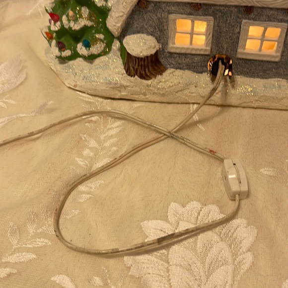 Vintage Ceramic Light up Christmas house with miniature Carolers Accessories. - Picture 11 of 11